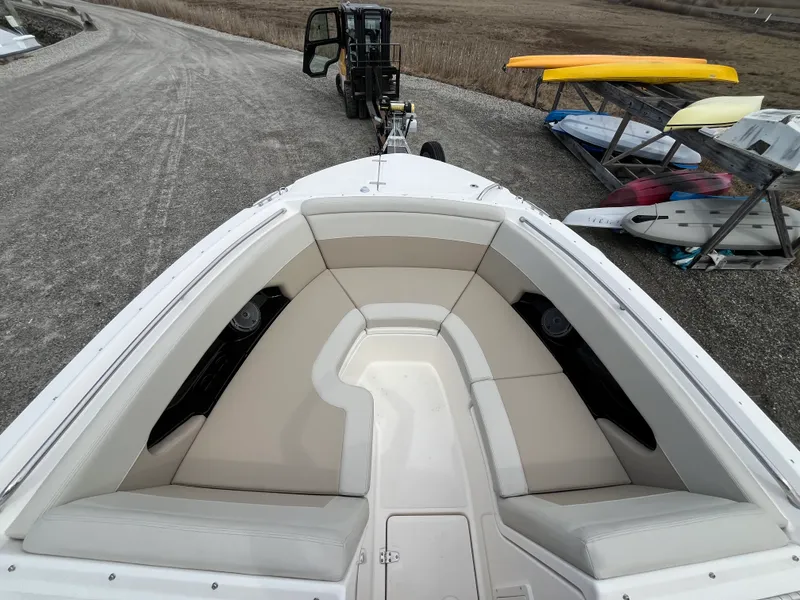 Slide: The Image of Boston Whaler 240 Vantage 2026 - 17