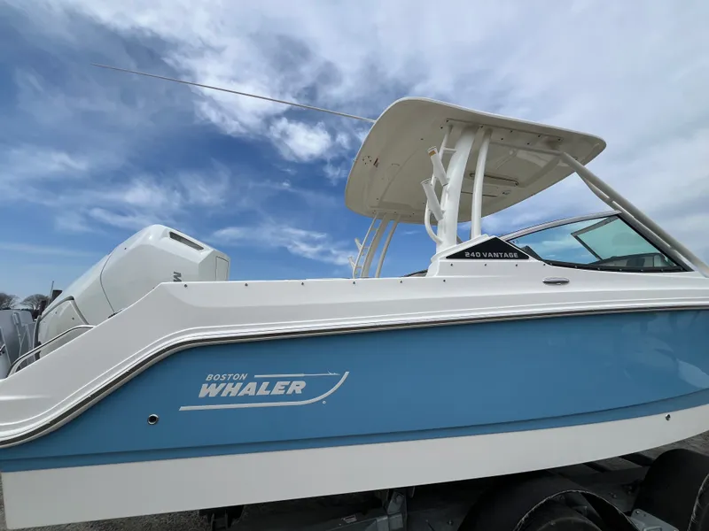 Slide: The Image of Boston Whaler 240 Vantage 2026 - 2