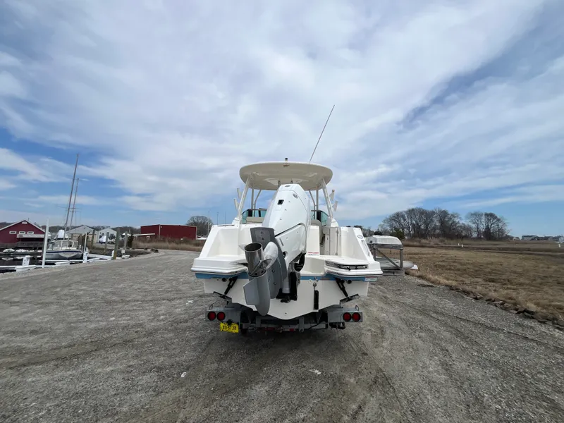 Slide: The Image of Boston Whaler 240 Vantage 2026 - 3
