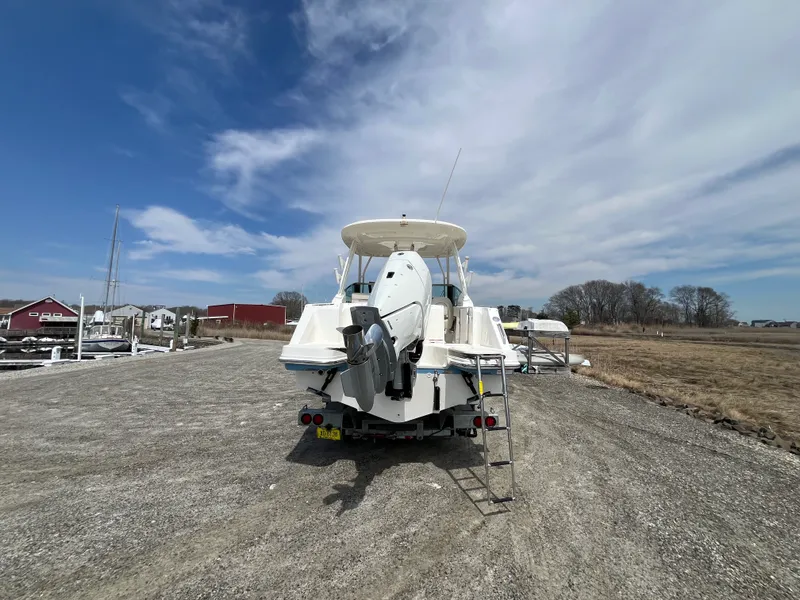Slide: The Image of Boston Whaler 240 Vantage 2026 - 4
