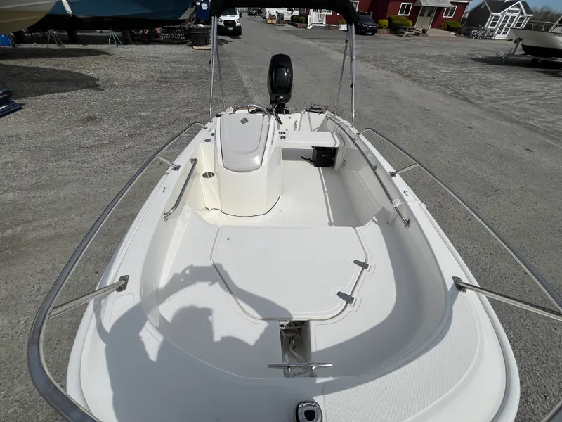 Slide: The Image of Boston Whaler 130 Super Sport 2025 - 10