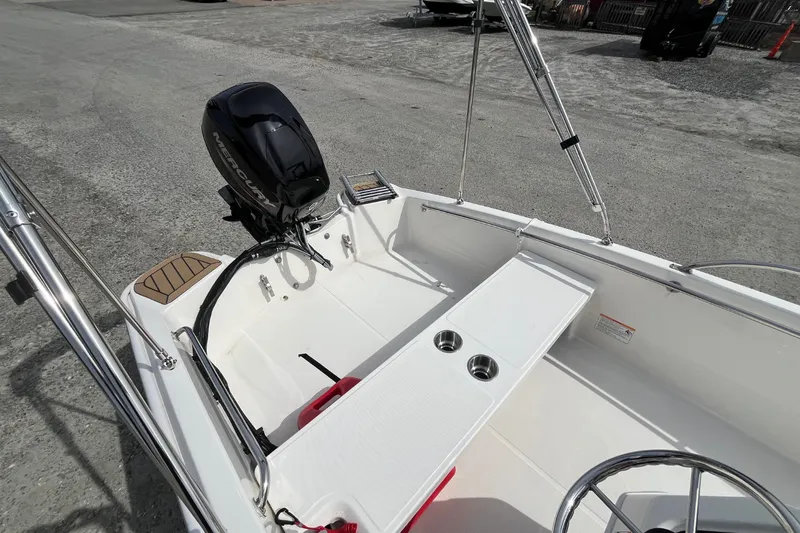Slide: The Image of Boston Whaler 130 Super Sport 2025 - 3