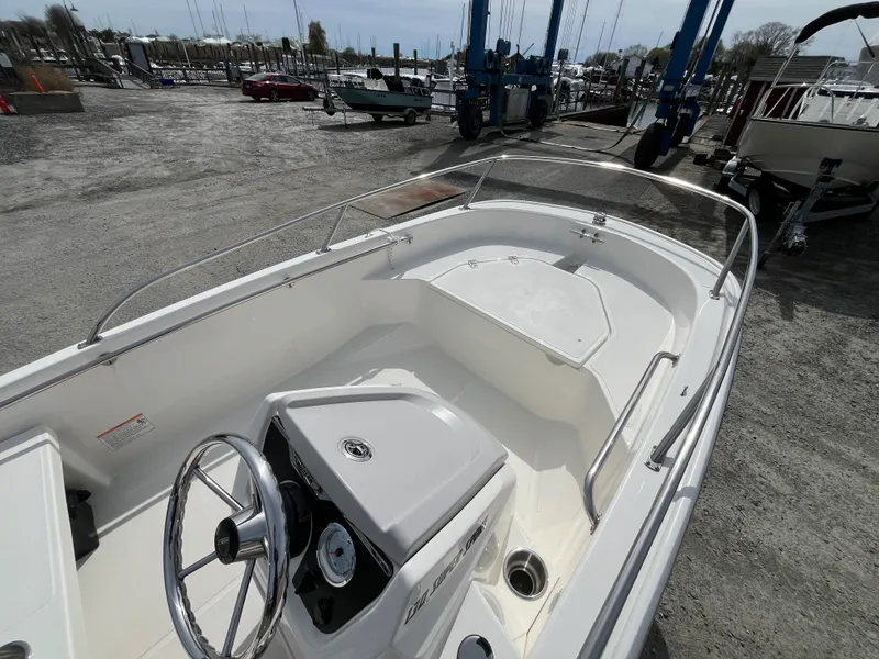 Slide: The Image of Boston Whaler 130 Super Sport 2025 - 7
