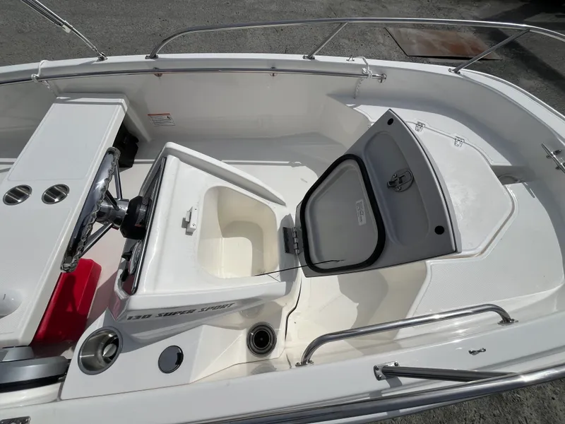 Slide: The Image of Boston Whaler 130 Super Sport 2025 - 8