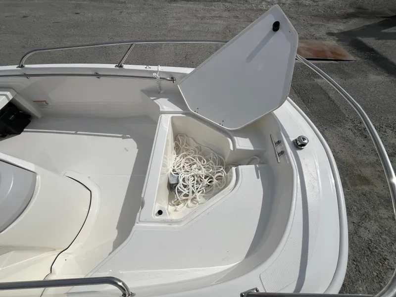 Slide: The Image of Boston Whaler 130 Super Sport 2025 - 9