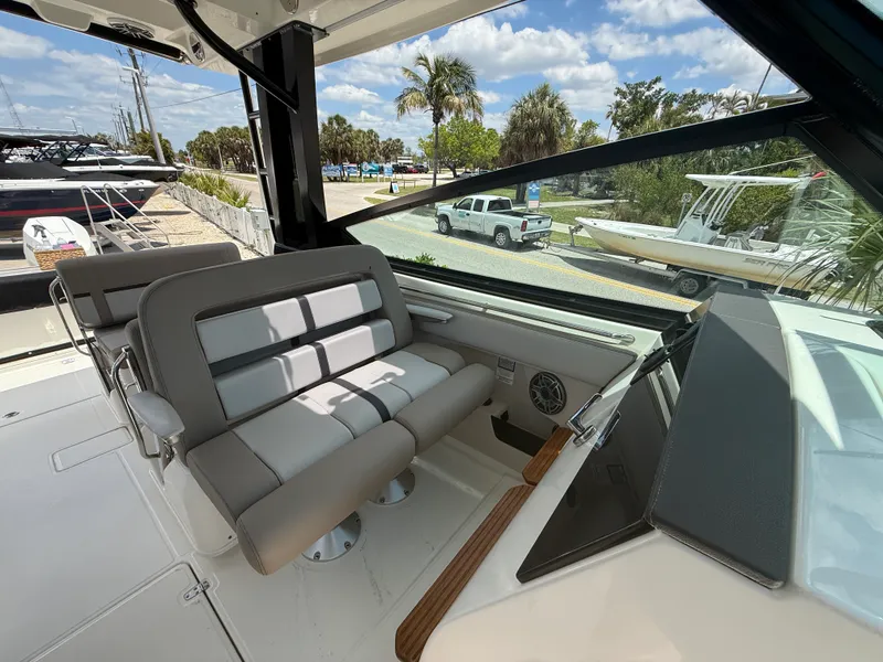 Slide: The Image of Boston Whaler 330 Vantage 2025 - 12
