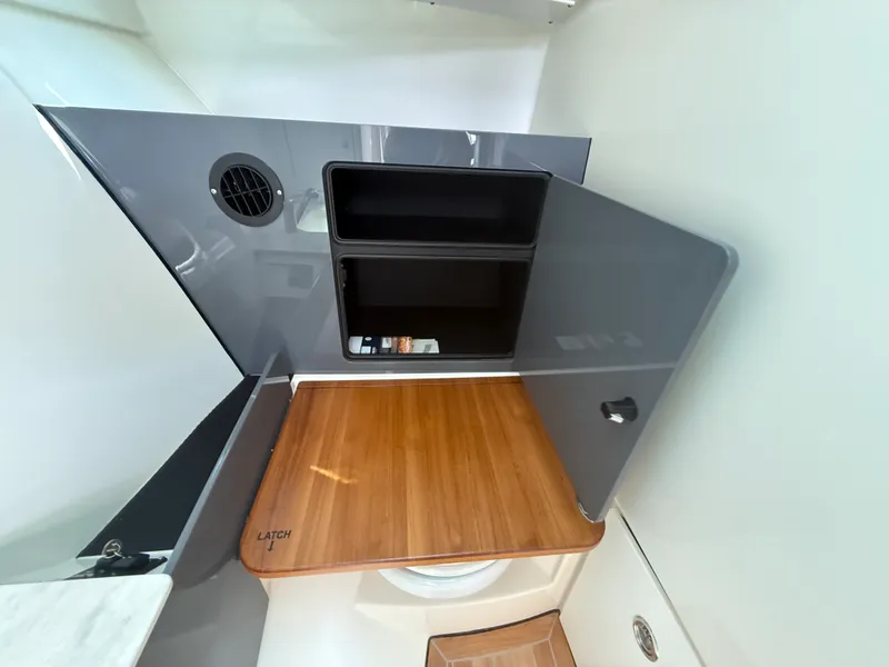 Slide: The Image of Boston Whaler 330 Vantage 2025 - 17