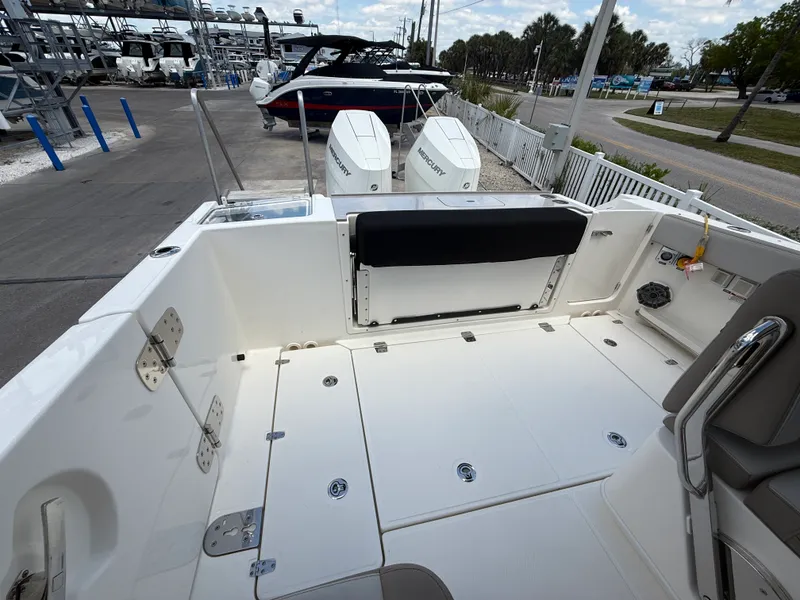 Slide: The Image of Boston Whaler 330 Vantage 2025 - 25