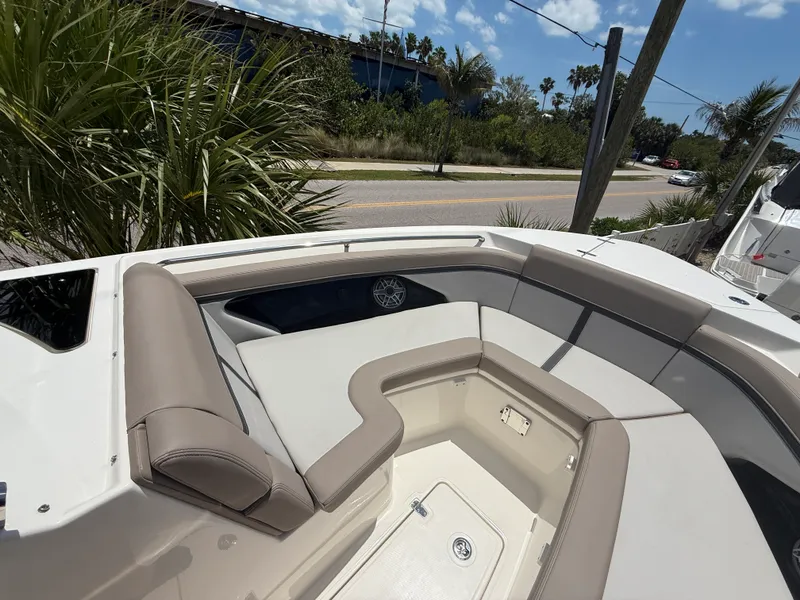 Slide: The Image of Boston Whaler 330 Vantage 2025 - 3