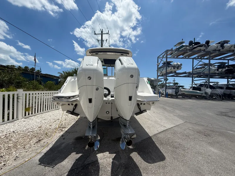 Slide: The Image of Boston Whaler 330 Vantage 2025 - 33