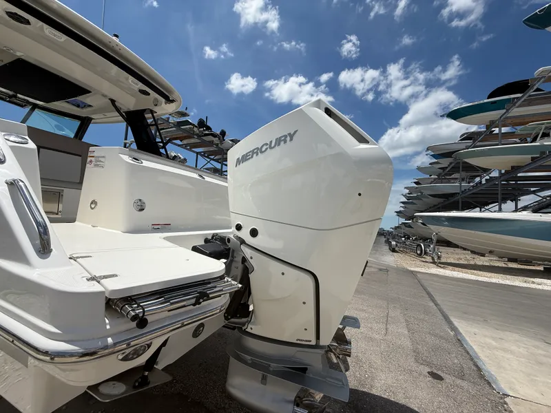 Slide: The Image of Boston Whaler 330 Vantage 2025 - 34