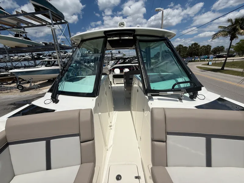Slide: The Image of Boston Whaler 330 Vantage 2025 - 5
