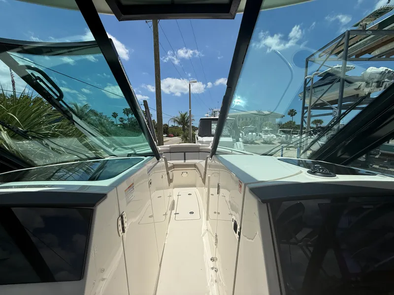 Slide: The Image of Boston Whaler 330 Vantage 2025 - 6