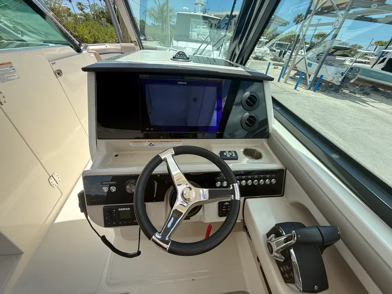 Slide: The Image of Boston Whaler 330 Vantage 2025 - 9