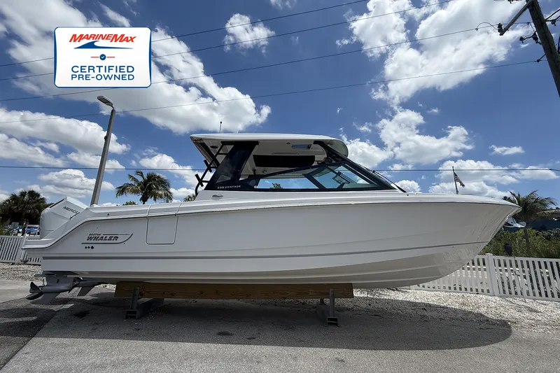 The Image of Boston Whaler 330 Vantage 2025 - 0