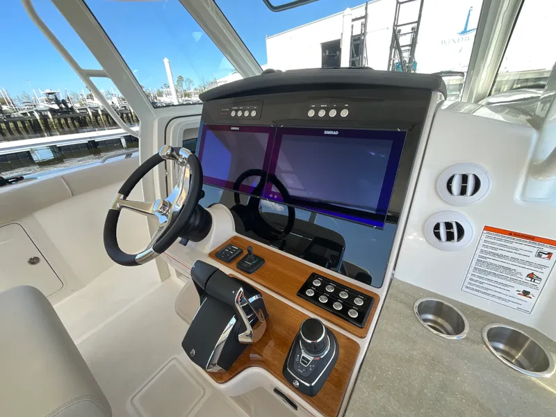 Slide: The Image of Boston Whaler 350 Realm 2026 - 11