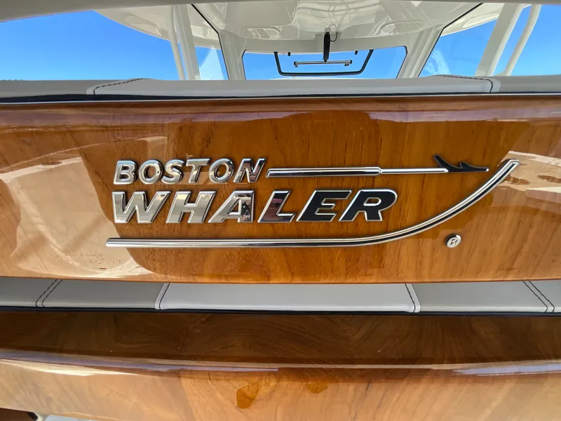 Slide: The Image of Boston Whaler 350 Realm 2026 - 19