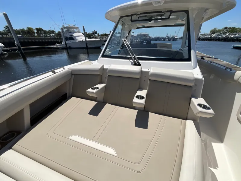 Slide: The Image of Boston Whaler 350 Realm 2026 - 20