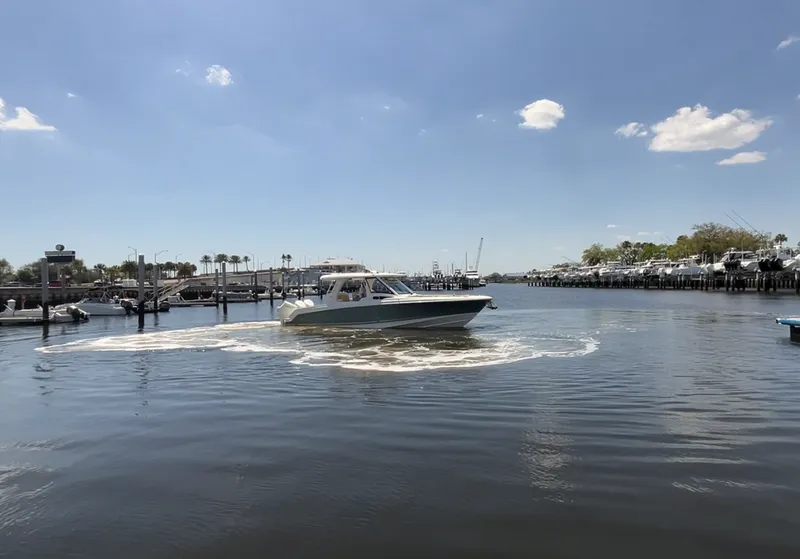 Slide: The Image of Boston Whaler 350 Realm 2026 - 3