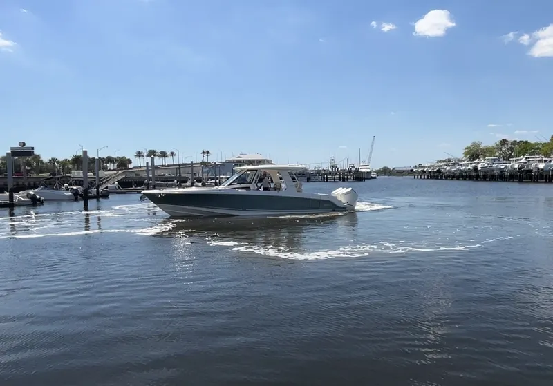 Slide: The Image of Boston Whaler 350 Realm 2026 - 4