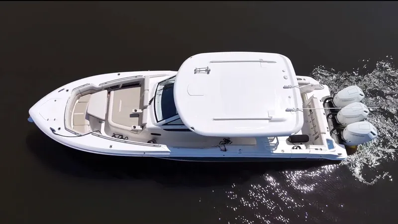 Slide: The Image of Boston Whaler 350 Realm 2026 - 8