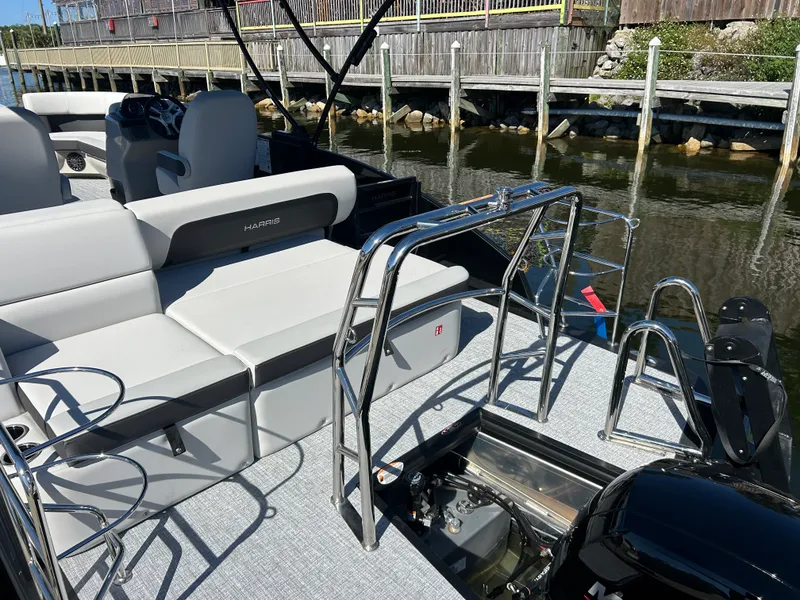 Slide: The Image of Harris Cruiser 210 2026 - 11