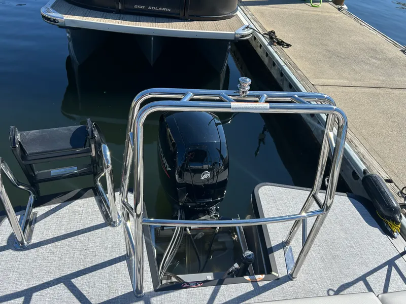Slide: The Image of Harris Cruiser 210 2026 - 12