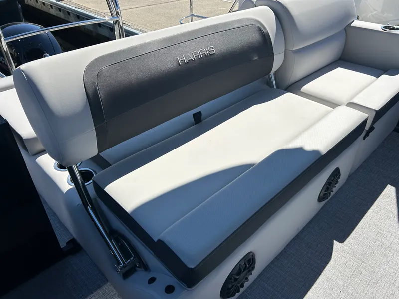 Slide: The Image of Harris Cruiser 210 2026 - 15