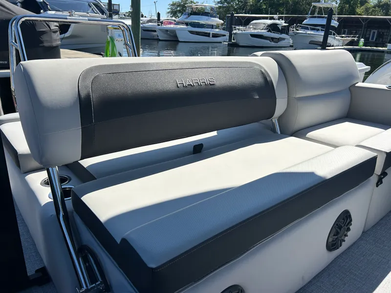 Slide: The Image of Harris Cruiser 210 2026 - 16