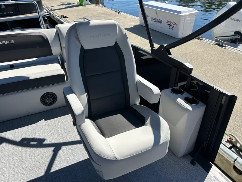 Slide: The Image of Harris Cruiser 210 2026 - 17