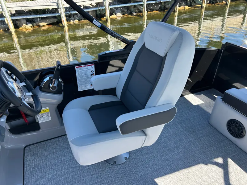 Slide: The Image of Harris Cruiser 210 2026 - 18