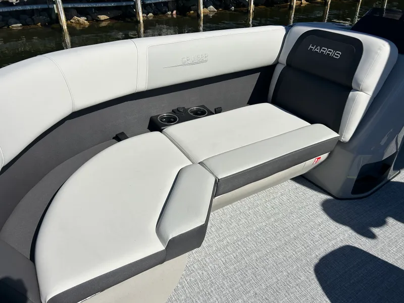 Slide: The Image of Harris Cruiser 210 2026 - 25