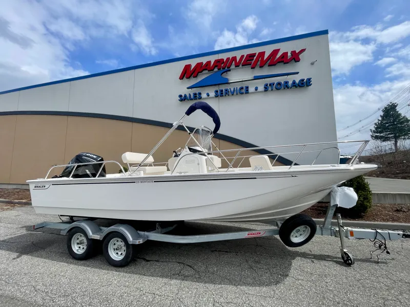 The Image of Boston Whaler 210 Montauk 2026 - 0