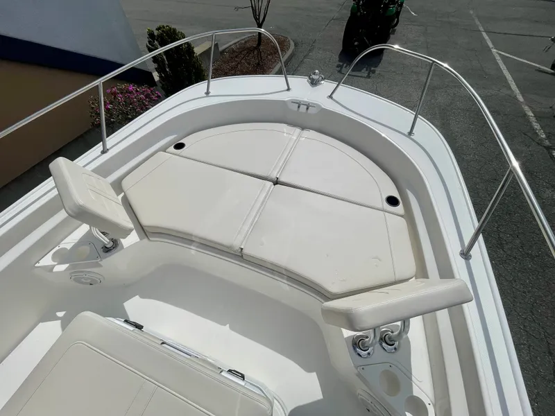 Slide: The Image of Boston Whaler 210 Montauk 2026 - 13