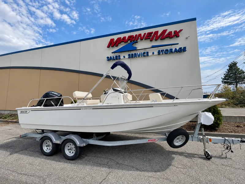 The Image of Boston Whaler 210 Montauk 2026 - 0