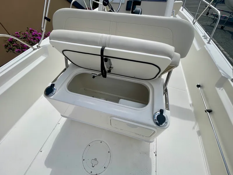 Slide: The Image of Boston Whaler 210 Montauk 2026 - 7