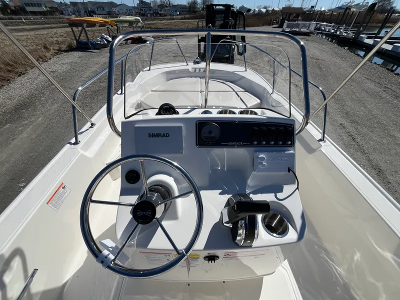 Slide: The Image of Boston Whaler 170 Montauk 2026 - 12