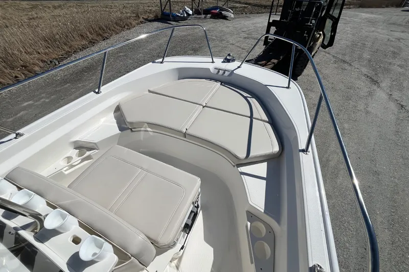 Slide: The Image of Boston Whaler 170 Montauk 2026 - 15