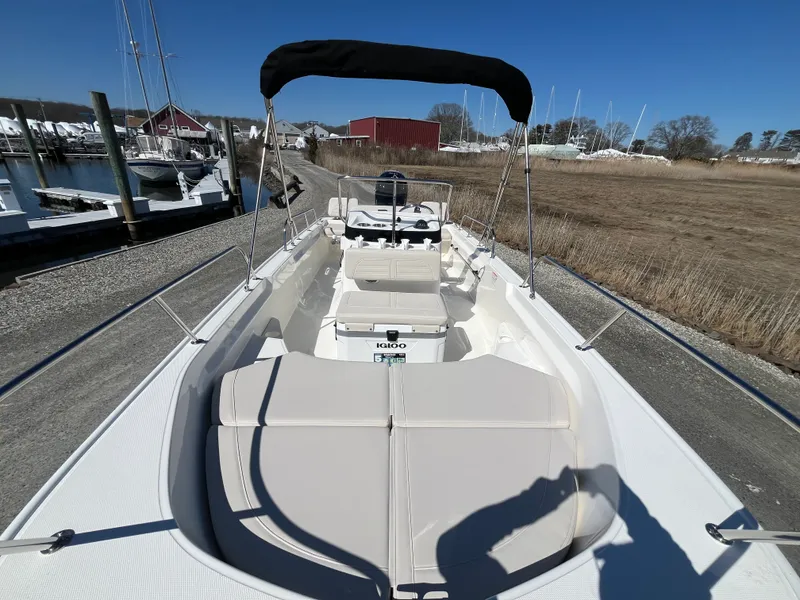 Slide: The Image of Boston Whaler 170 Montauk 2026 - 20