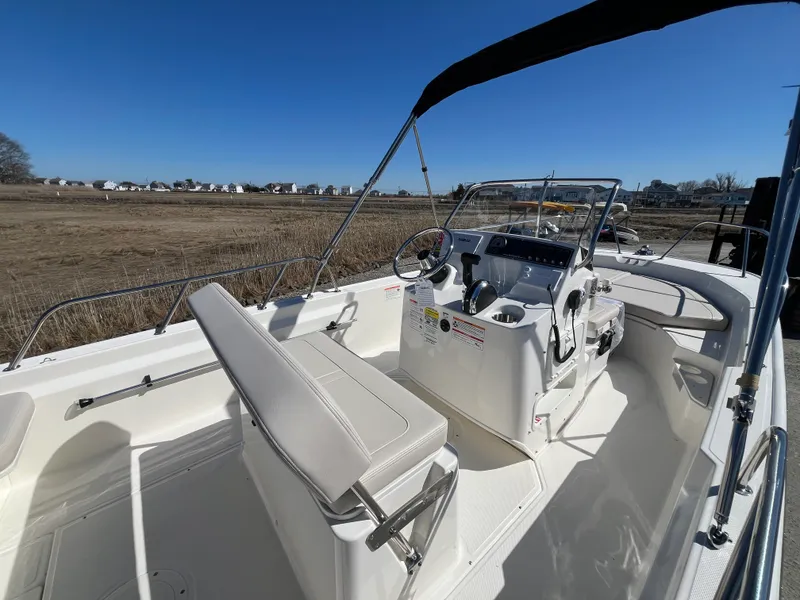 Slide: The Image of Boston Whaler 170 Montauk 2026 - 9
