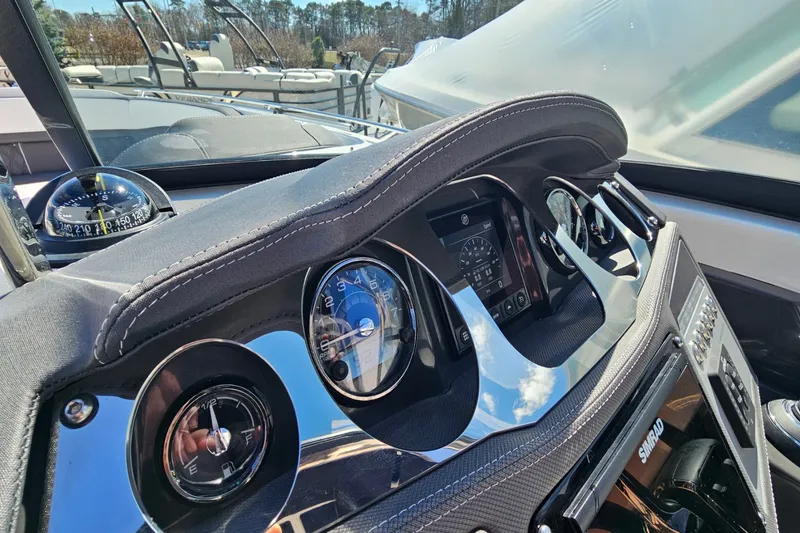 Slide: The Image of Monterey 305 SS 2024 - 28