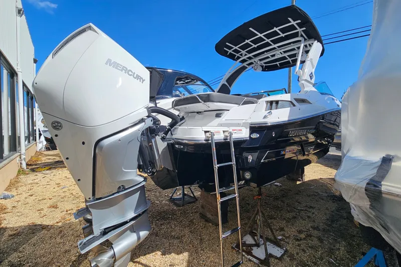 Slide: The Image of Monterey 305 SS 2024 - 9