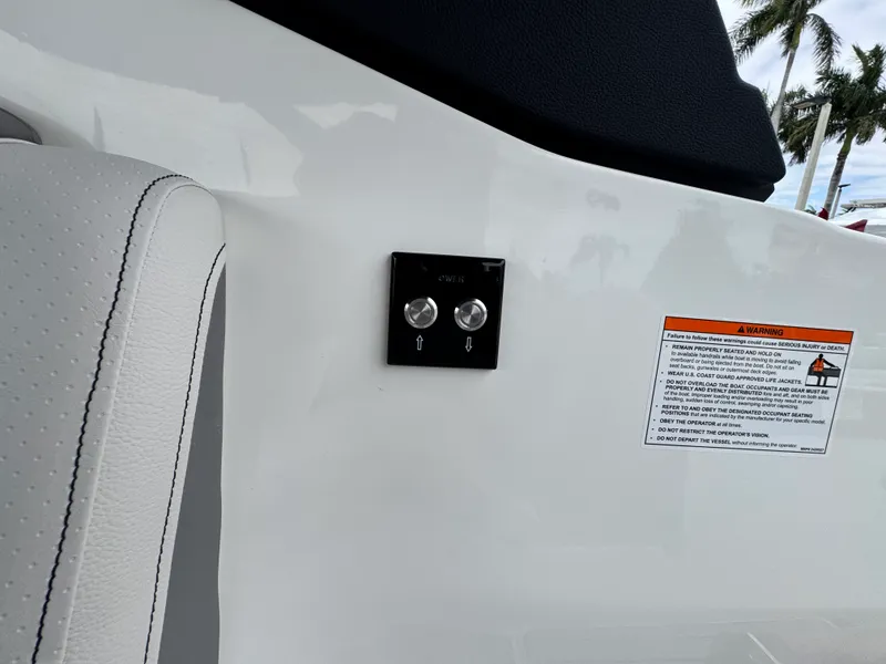Slide: The Image of Sea Ray SLX 260 Outboard 2026 - 14