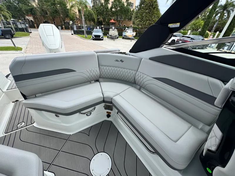 Slide: The Image of Sea Ray SLX 260 Outboard 2026 - 15
