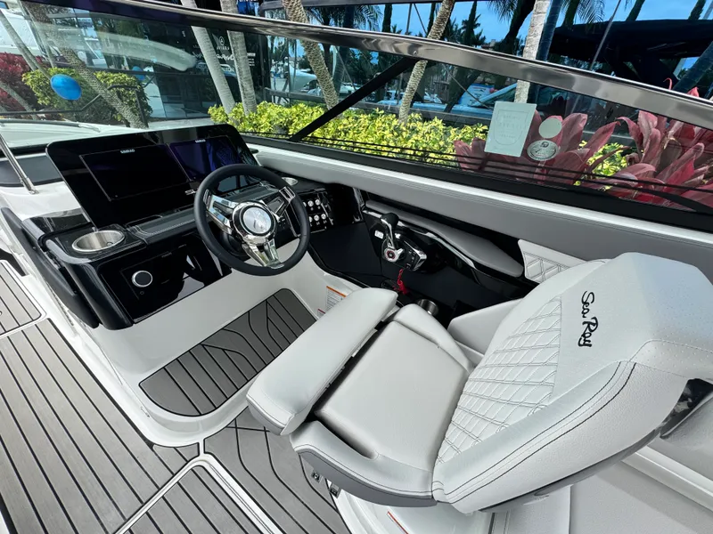Slide: The Image of Sea Ray SLX 260 Outboard 2026 - 17