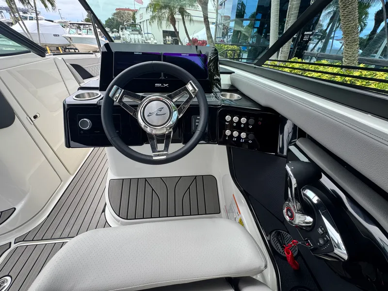 Slide: The Image of Sea Ray SLX 260 Outboard 2026 - 19