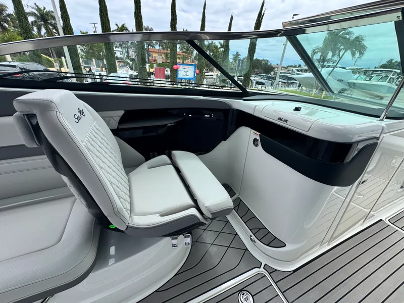 Slide: The Image of Sea Ray SLX 260 Outboard 2026 - 21