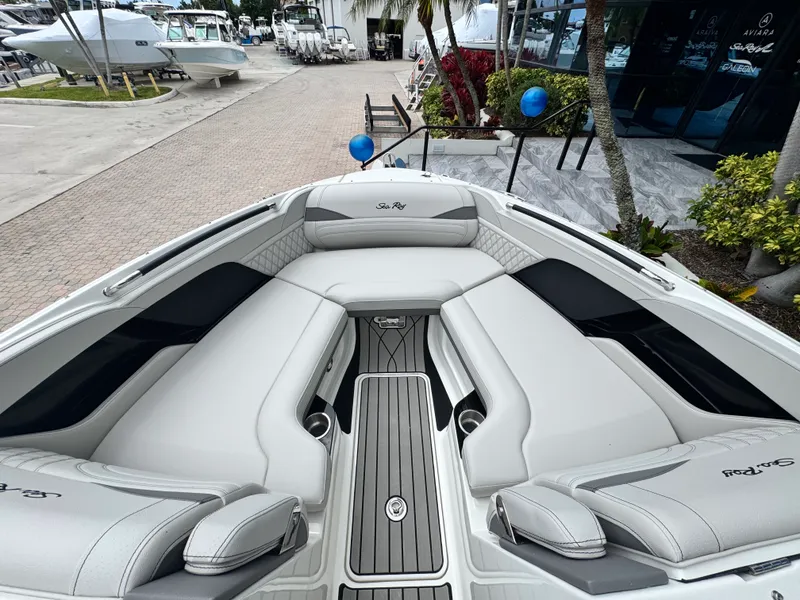 Slide: The Image of Sea Ray SLX 260 Outboard 2026 - 26