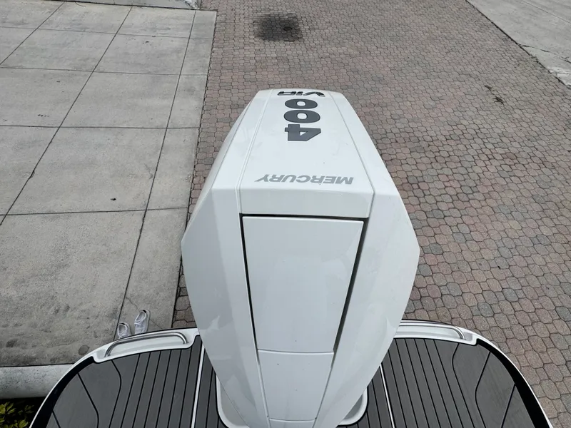 Slide: The Image of Sea Ray SLX 260 Outboard 2026 - 6