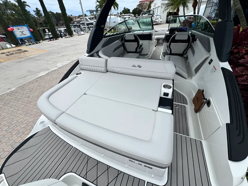 Slide: The Image of Sea Ray SLX 260 Outboard 2026 - 7
